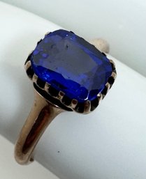 PRETTY VINTAGE 10K GOLD BLUE GEMSTONE RING