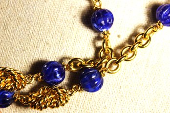 VINTAGE 1980S GOLD TONE LAPIS COLORED GLASS BEADED ELONGATED NECKLACE 36' LONG