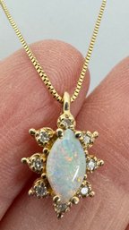 PRETTY 14K GOLD OPAL AND DIAMOND PENDANT NECKLACE