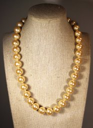 FINE 1980S LARGE BEAD FAUX PEARL CHOKER NECKLACE 18' LONG MAGNETIC CLASP