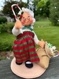 1998 Annalee Doll Christmas Mrs. Claus Lends A Hand With Candy Cane & Toy Sack 8' Height