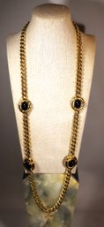 FINE 1980S SIGNED CINER GOLD TONE CURB LINK NECKLACE HAVING CABOCHON GLASS STONES 32' LONG