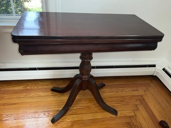 Beautiful Antique Mahogany Duncan Phyfe Game Table