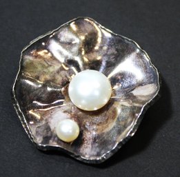 STERLING SILVER 1980S DESIGNED SIGNED PENDANT SHELL W PEARLS