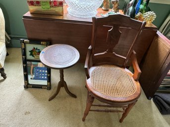 A LATE VICTORIAN FEDERAL MIRROR AND A SMALL STAND