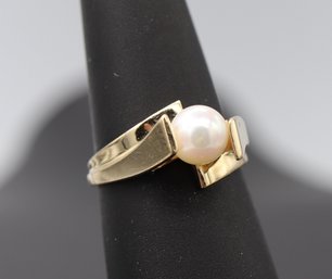 Unique Modern Solitaire Pearl Ring In 14k Yellow Gold