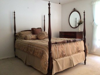 Full Size Kindel Mahogany 4 Poster Bed With Bedding