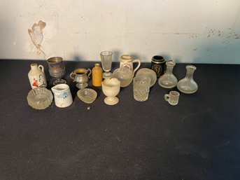 LOT OF MINIATURE GLASS AND STONEWARE ITEMS