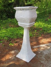 White Wicker 2pc Pedestal & Jardiniere Planter