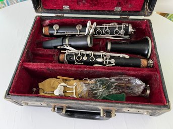 Bundy Clarinet In Case