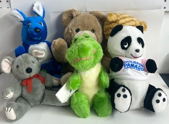 Adorable Lot Of Stuffed Animals