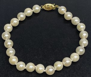 Hand Knotted Vintage WW 7.5 Inch White Pearl Bracelet With 14K Clasp