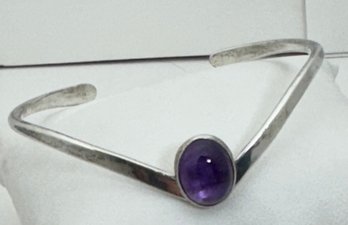 VINTAGE STERLING SILVER V FORM AMETHYST BRACELET