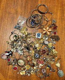 Huge Lot Of Vintage Costume Jewelry (23)