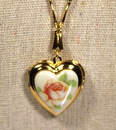 Gold Tone Necklace Chain Heart Shaped Floral Locket 28' Long