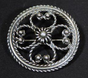 FINE STERLING SILVER ROUND ROSETTE BROOCH