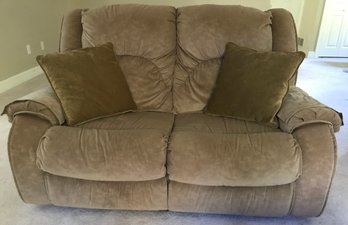 Finn's Furniture Reclining Loveseat