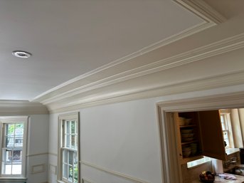 Vintage Detailed Wood Molding - Dining Room Ceiling