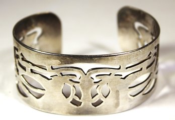 VINTAGE STERLING SILVER WIDE CUFF BRACELET HAVING OPENWORK PATTERN