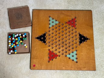 A VINTAGE CHINESE CHECKERS SET W/ MARBLES