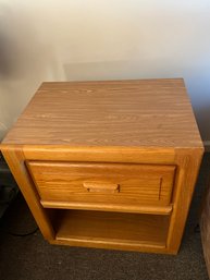 Stanley Oak End Table /nightstand