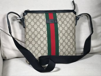 Spectacular Like New GUCCI Messenger Bag / Unisex - Used Twice - Guaranteed Authentic - Made In Italy !