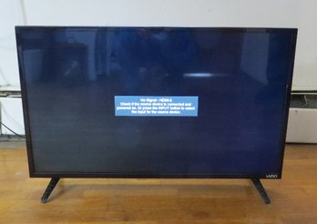 A Vizio 32' Led Smart TV