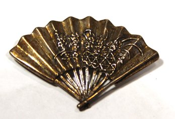 FINE STERLING SILVER HAND FAN SHAPED BROOCH