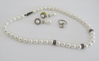 A Beautiful 3 Piece Ensemble Of Faux Pearl Jewelry