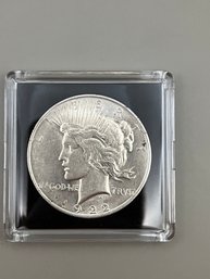 Beautiful 1922-D Silver Peace Dollar In Plastic Case