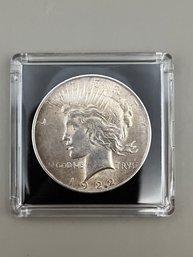 Beautiful 1922 Silver Peace Dollar In Plastic Case