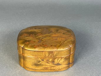 Taisho Lacquered Gilt Box