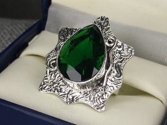 Beautiful Sterling Silver / 925 Cocktail Ring With Teardrop Faceted Chrome Diopside - Very Pretty Piece !