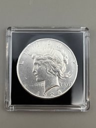 Beautiful 1925 Silver Peace Dollar In Plastic Case