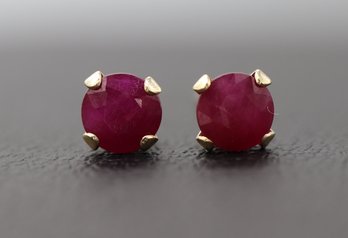 Gorgeous Garnet & 14k Yellow Gold Stud Earrings