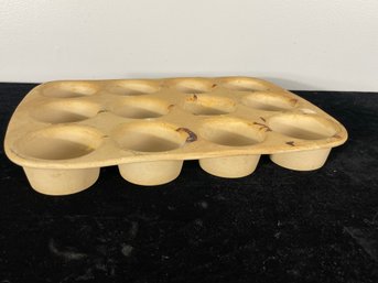 The Pampered Chef Stoneware Cupcake Tray Family Heritage Collection