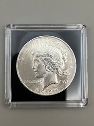 Beautiful 1922 Silver Peace Dollar In Plastic Case