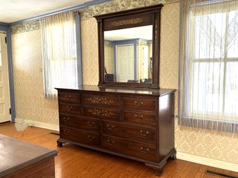 A Beautiful Vintage Chest Of Drawers & Mirror By Hitchcock
