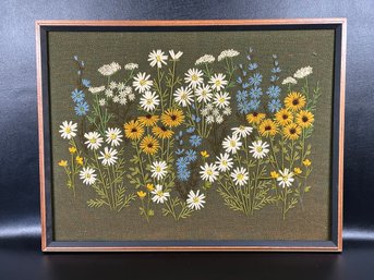 A Fabulous Vintage Embroidered Art Piece: 'Daisy Field' Pattern By Paragon