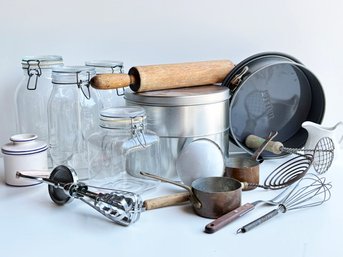 Vintage Kitchen!  Cookware And Supplies For A Stylish, If Older Kitchen!