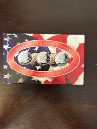 Beautiful 2004 United States Quarters Set Philidelphia Mint Uncirculated Coins In Case