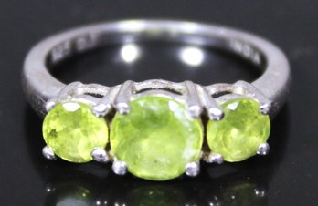 CONTEMPORARY STERLING SILVER LADIES RING HAVING LIME GREEN STONES SIZE 8