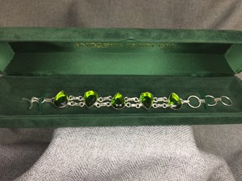 Fabulous 925 / Sterling Silver Bracelet With Alternating Teardrop Peridot - Brand New - Never Worn - Wow !