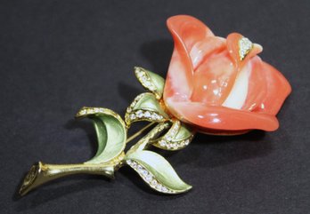 VINTAGE GOLD TONE BROOCH PLASTIC ROSE W ENAMEL