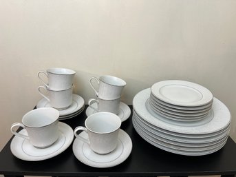 Crown Victoria 'Lovelace' Pattern Dinnerware Service For Six