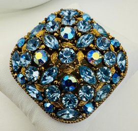 GORGEOUS GOLD TONE BLUE RHINESTONES SET AMONGST GOLD TONE LEAFS BROOCH OR PENDANT - 1940-50