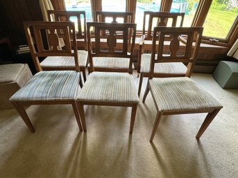 A SET OF SIX CHAIRS W/ WHITE UPHOLSTERED SEATS
