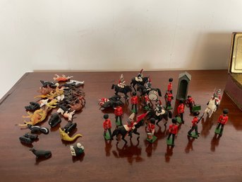 Large Lot Of Plastic Toy Soldiers And Zoo Animals