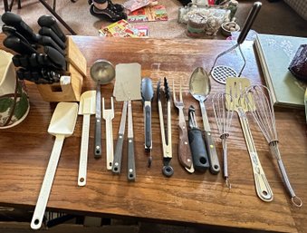 Treasure Kitchen Items Lot- 18 Knife Block, 2 Egg Beaters, Potato Masher, Tongs, Mix Scraper Pampered Chef BR2