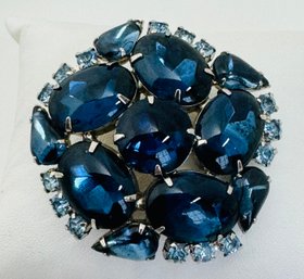 BEAUTIFUL VINTAGE SILVER TONE DARK AND LIGHT BLUE RHINESTONE BROOCH